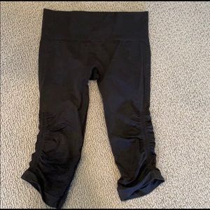 lululemon leggings!! (dark grey/black)